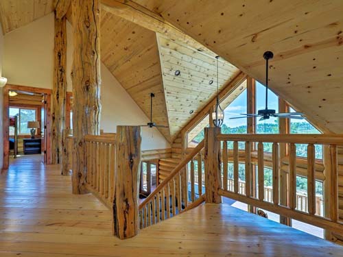 Ponderosa lodge loft nice log balcony