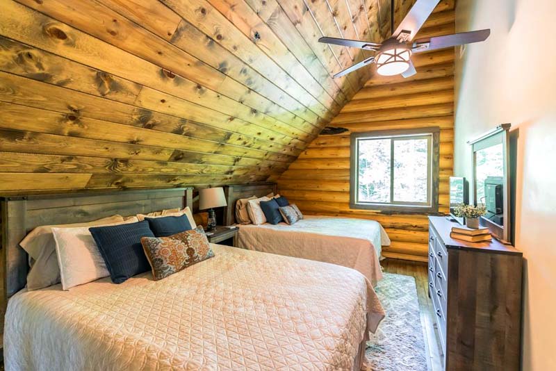 loft area of cascade lodge by lazarus log homes