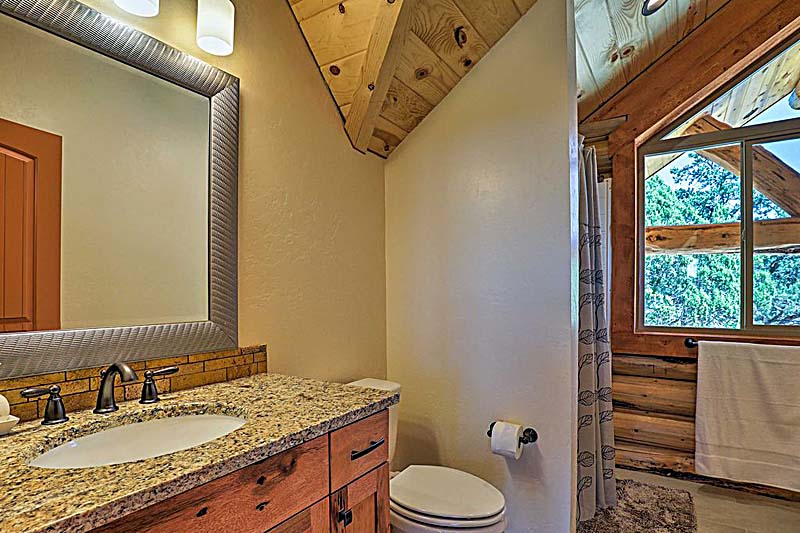 loft grande entry bathroom side